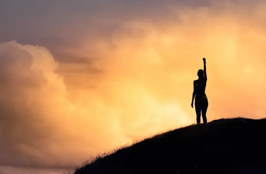 Affirmations For Confidence : a woman stand on a hill